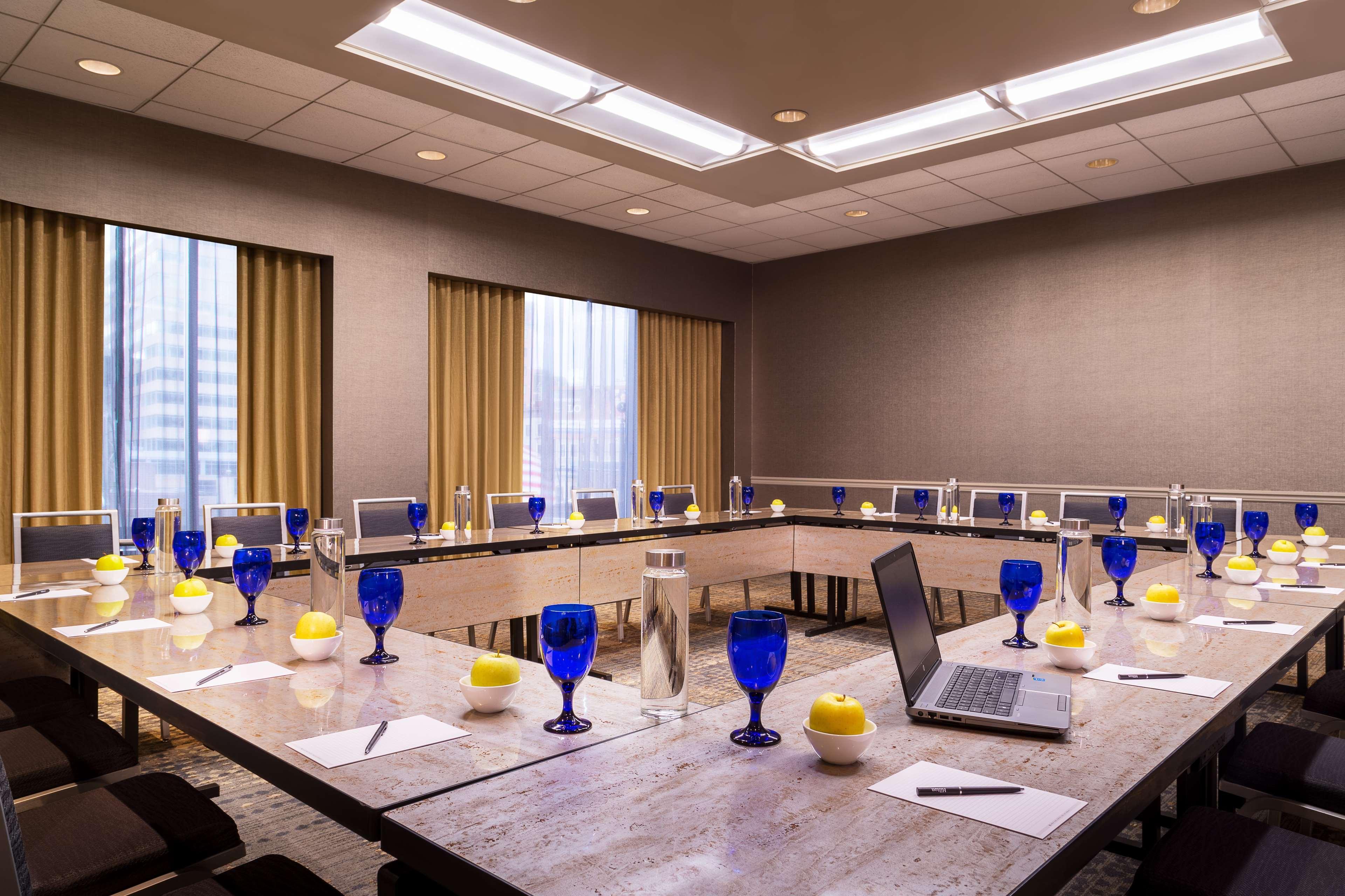 Hilton Минеаполис Екстериор снимка